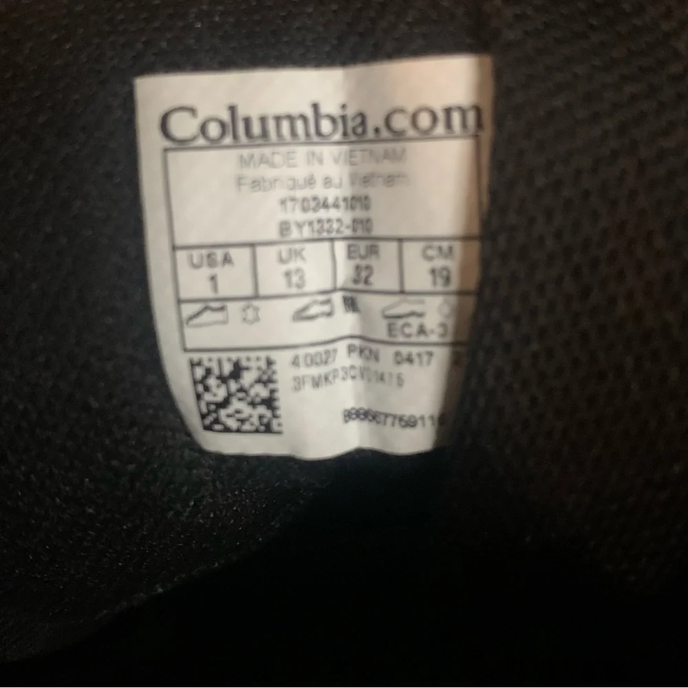 Columbia Kids Black and Blue Waterproof Snow  Boots. Size 1 Kids, Like New